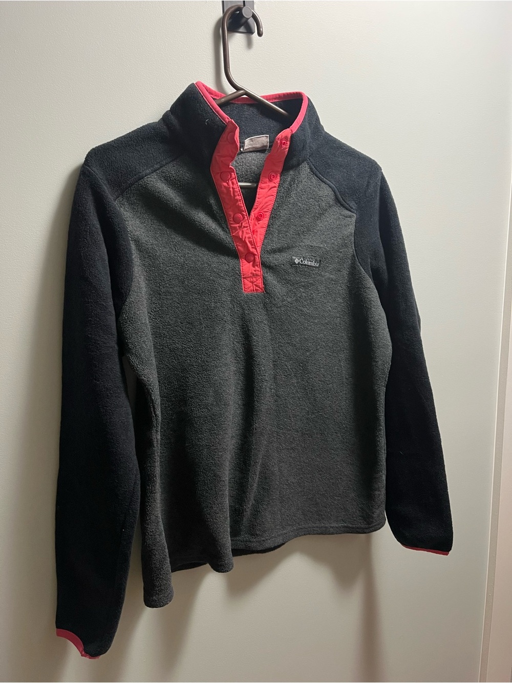 Columbia Black and Dark Gray Fleece Pullover with Pink Trim